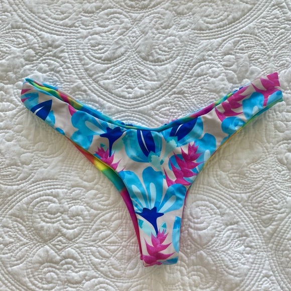 Moana Bikini – Reversible Set (Size Small) - Picture 7 of 8